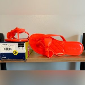 Express side bow sandals size 7